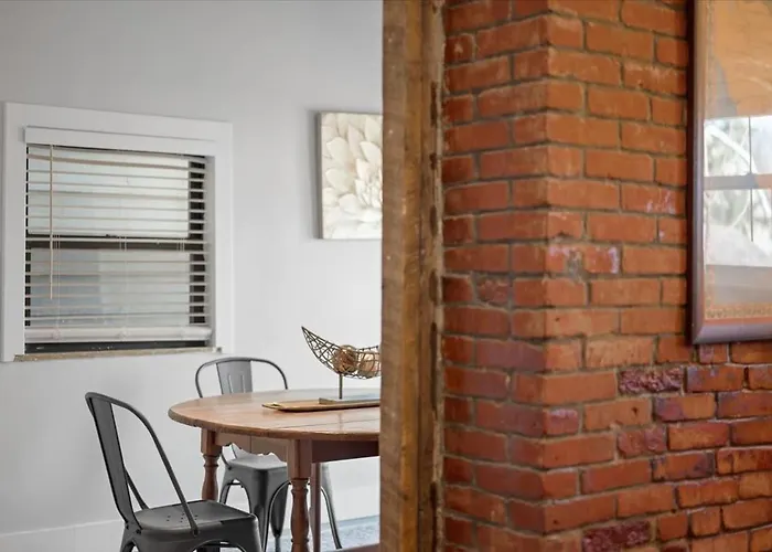 Classic 4 Square - Easy Access To Town And Airport Holiday home Pittsburgh