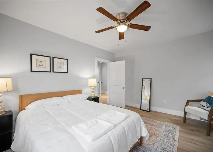 Classic 4 Square - Easy Access To Town And Airport Holiday home