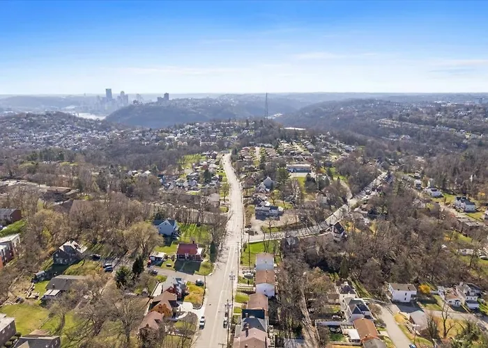 Classic 4 Square - Easy Access To Town And Airport Holiday home Pittsburgh