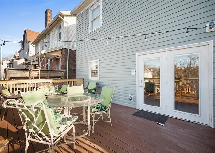 Classic 4 Square - Easy Access To Town And Airport *