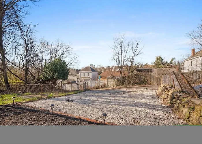 Classic 4 Square - Easy Access To Town And Airport *